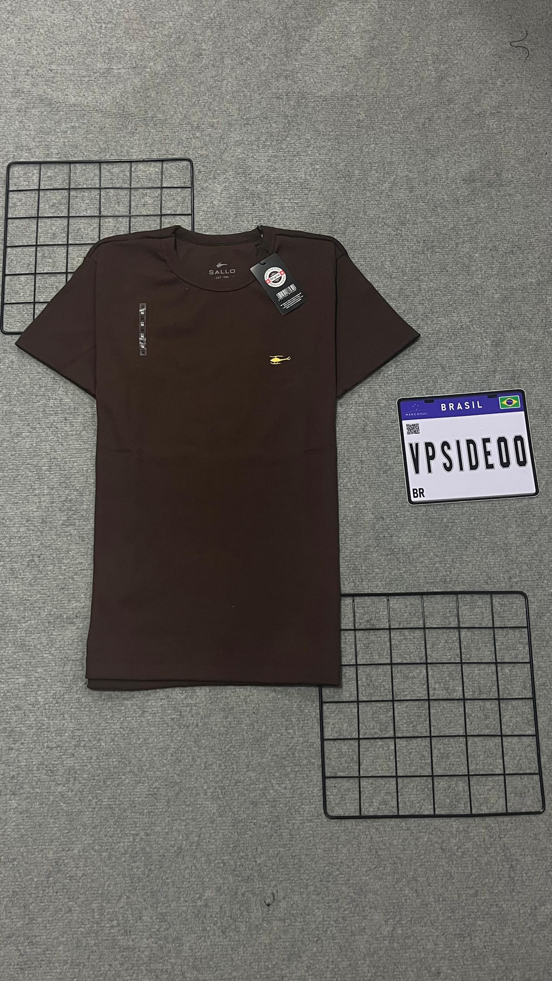 Camiseta canelada Sallo marrom