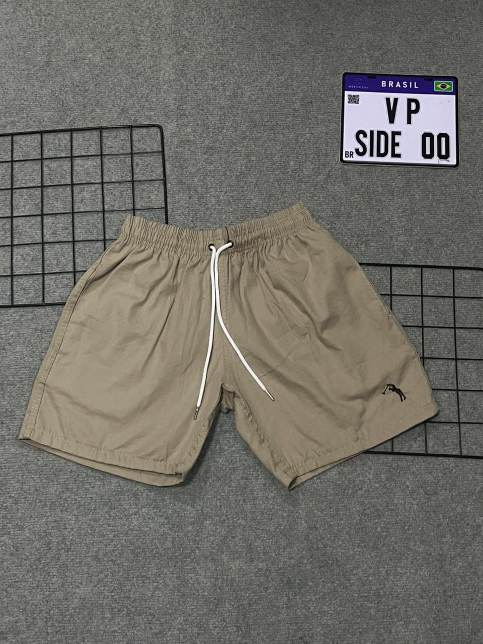 Bermuda Sarja Aleatory Bege