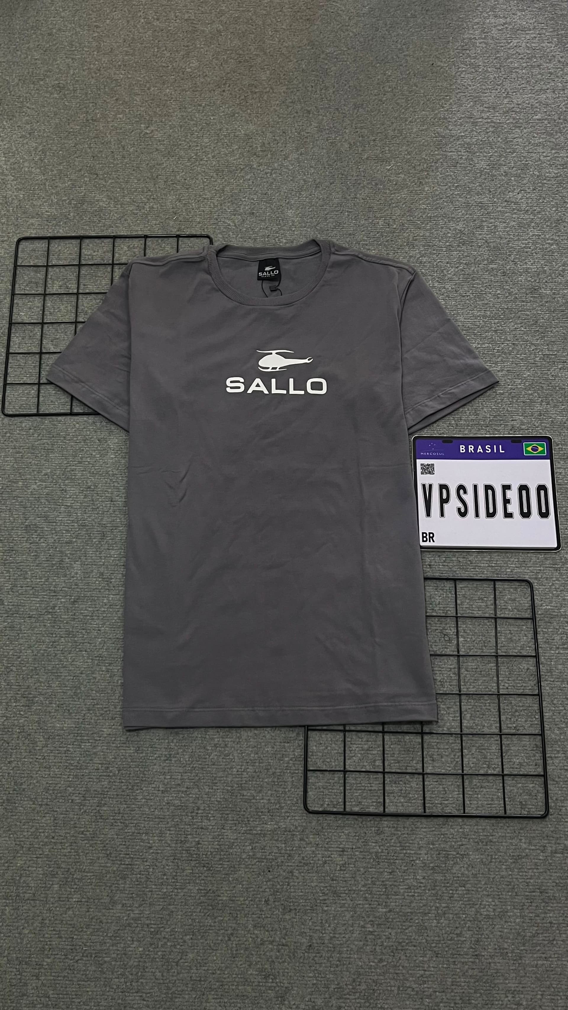 Camiseta Sallo Letreiro Cinza