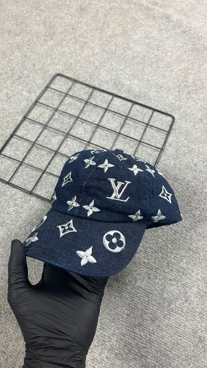 Boné Grife LV
