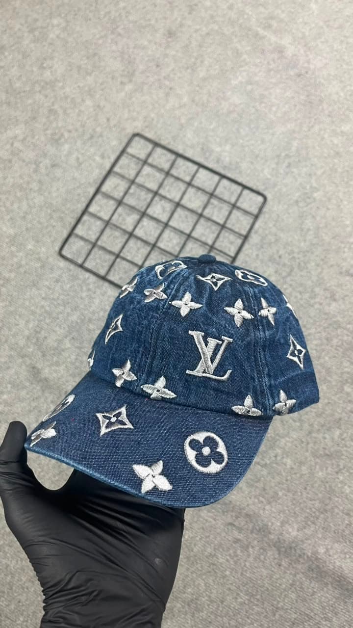 Boné Grife LV 02